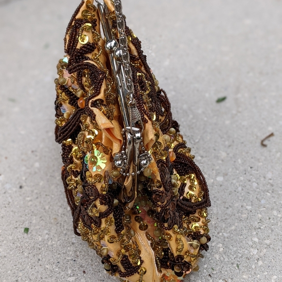 Evening beaded clutch gold sequin shoulder chain - Picture 3 of 6